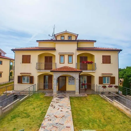 Apartment Lorena Radosi With Balcony